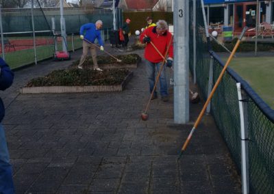 Vrijwilligers park onderhoud 3